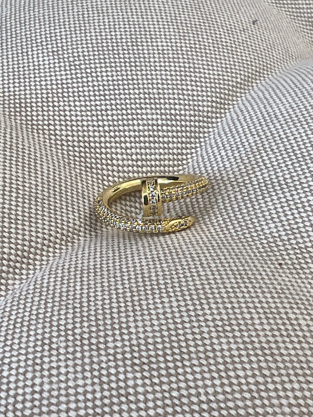 Bague clou strass doré