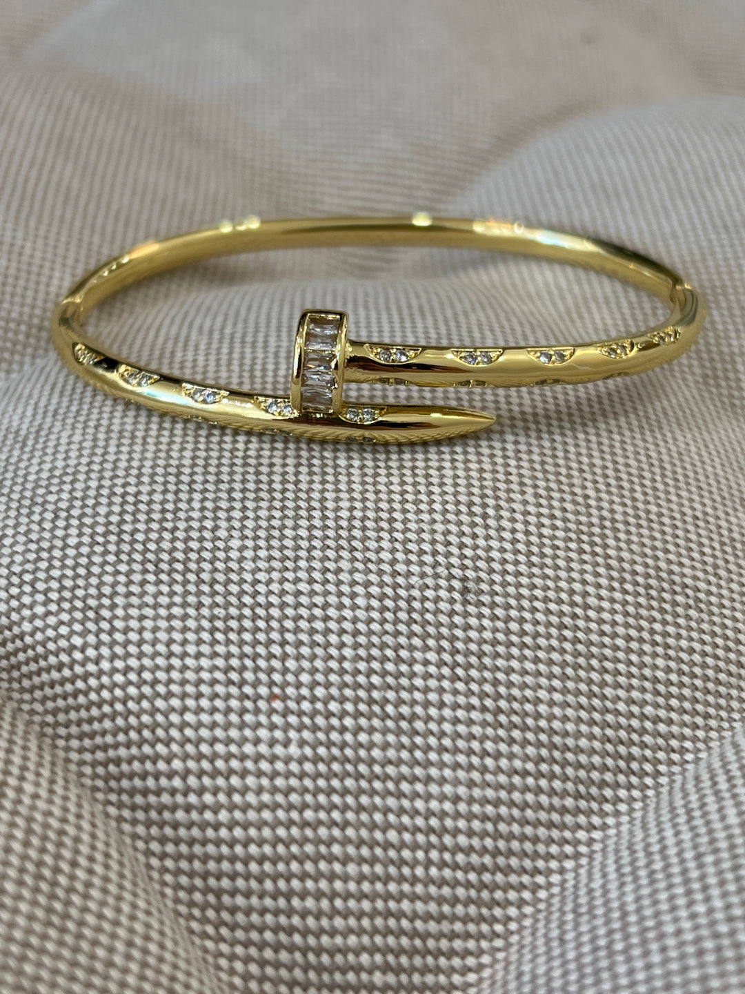 Bracelet clou strass doré grand format