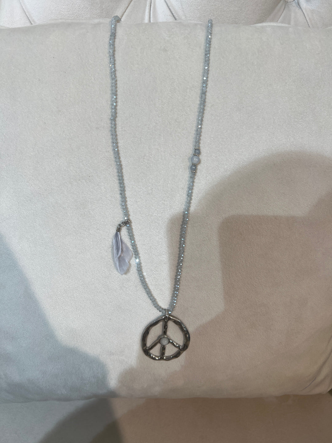 Collier perles bleu gris pendentif