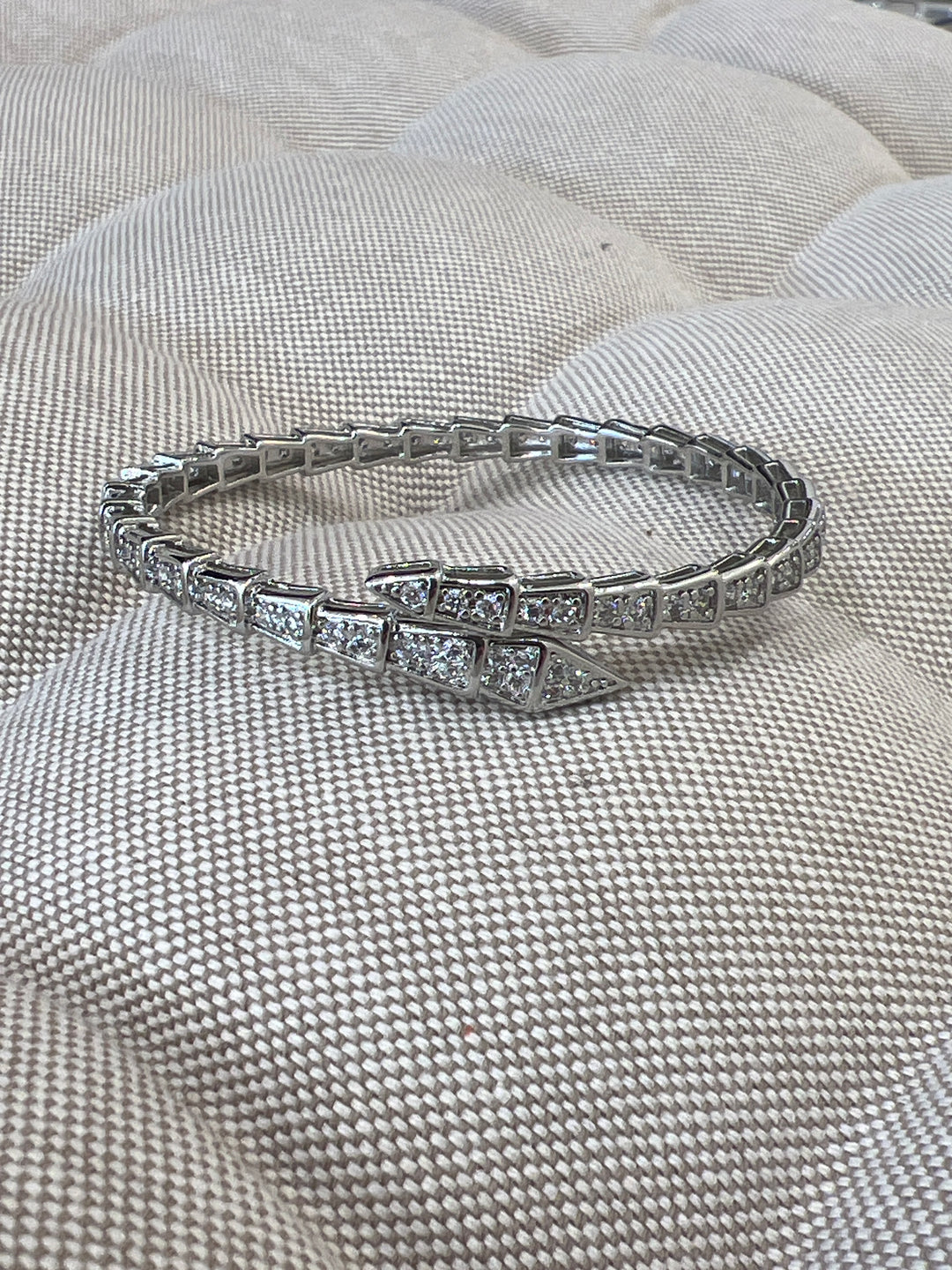 Bracelet entouré de strass argent
