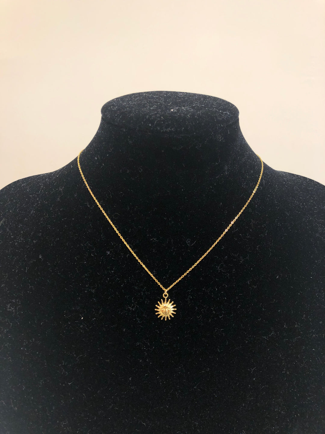 Collier fin soleil