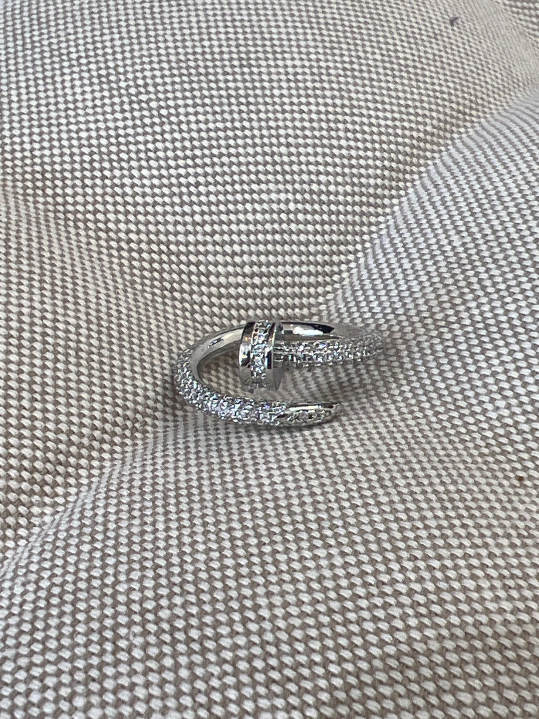 Bague clou strass argent