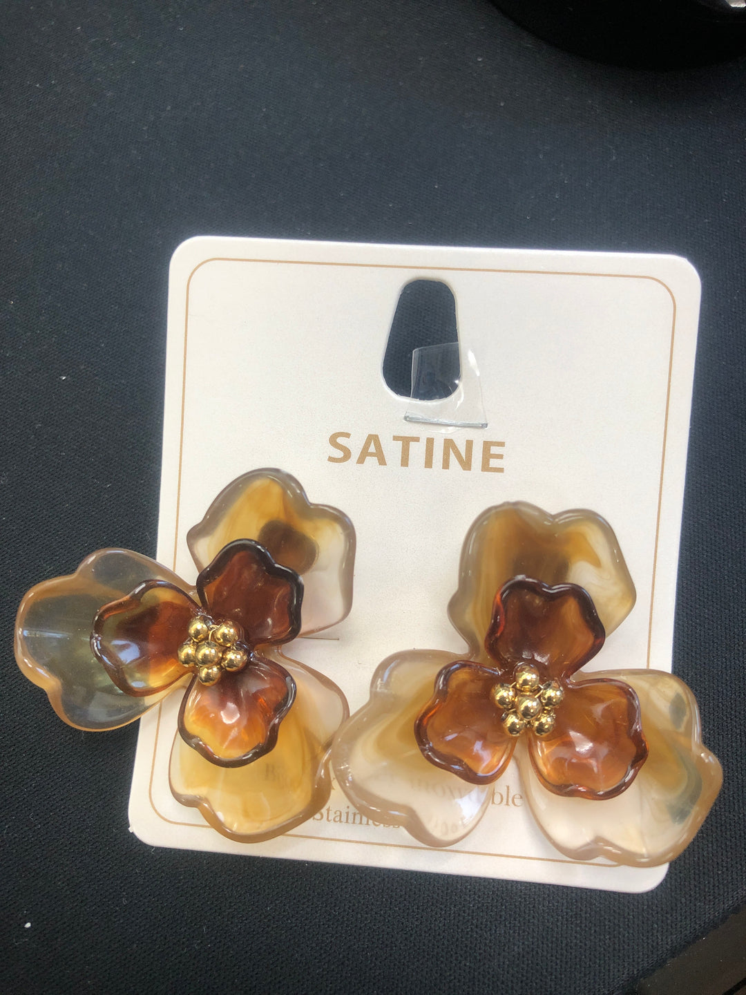 Boucles d’oreille fleur marron