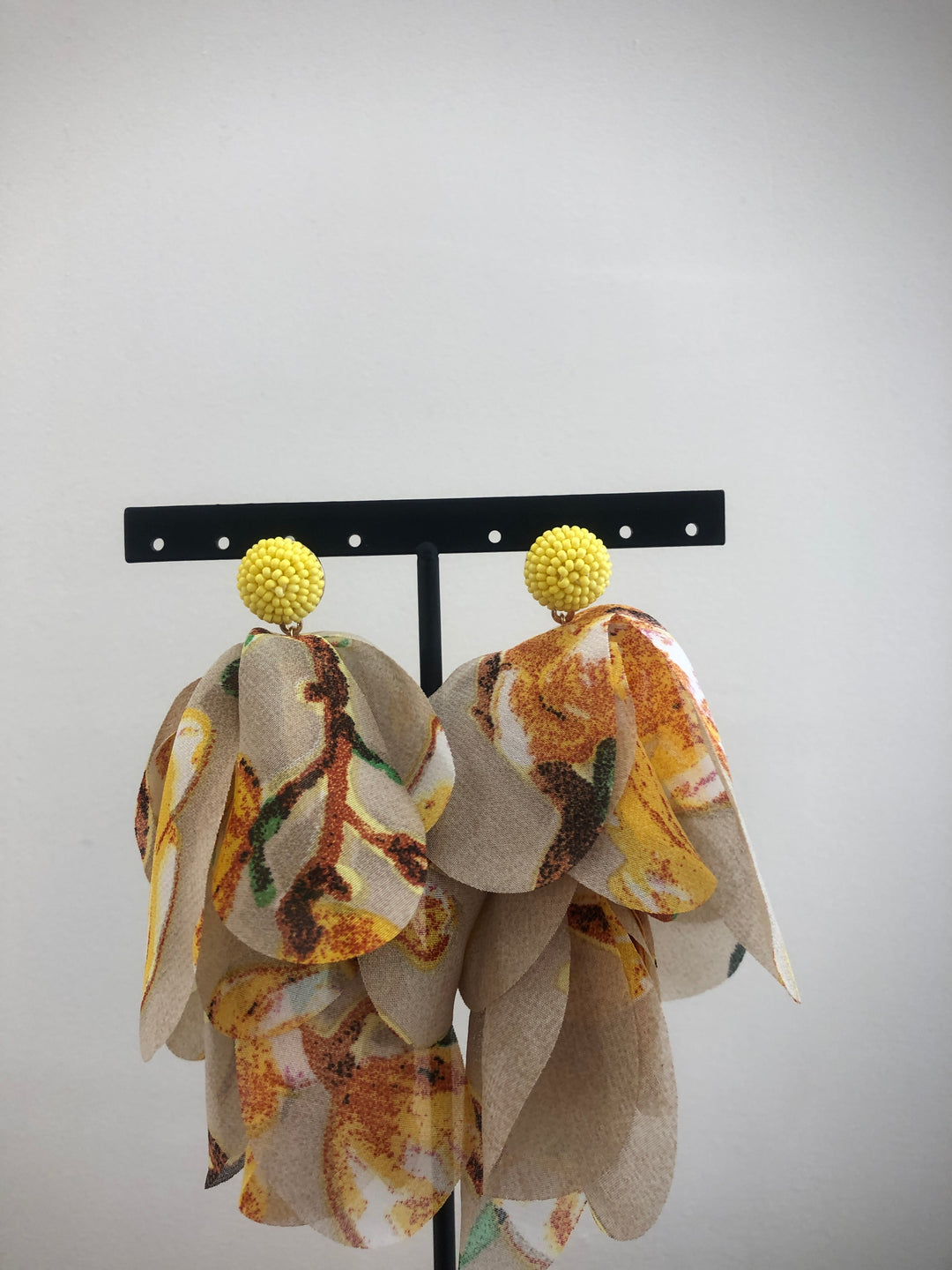 Boucles d’oreille tissu jaune
