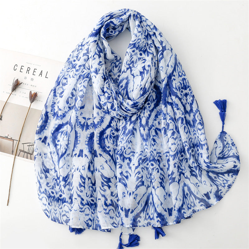 Foulard bleu pompons
