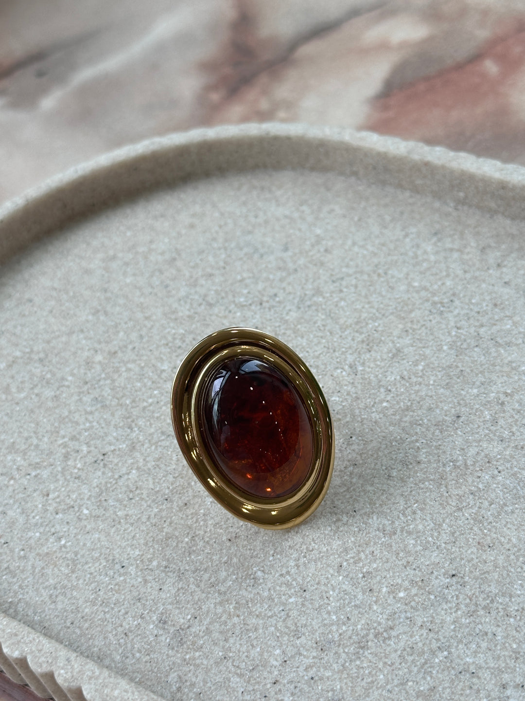 Bague or nacré marron