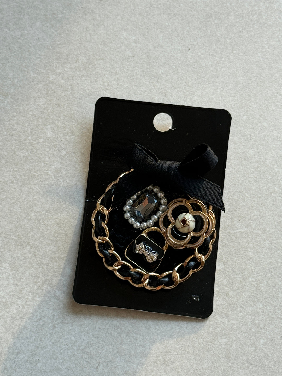 Broche rond chaîne