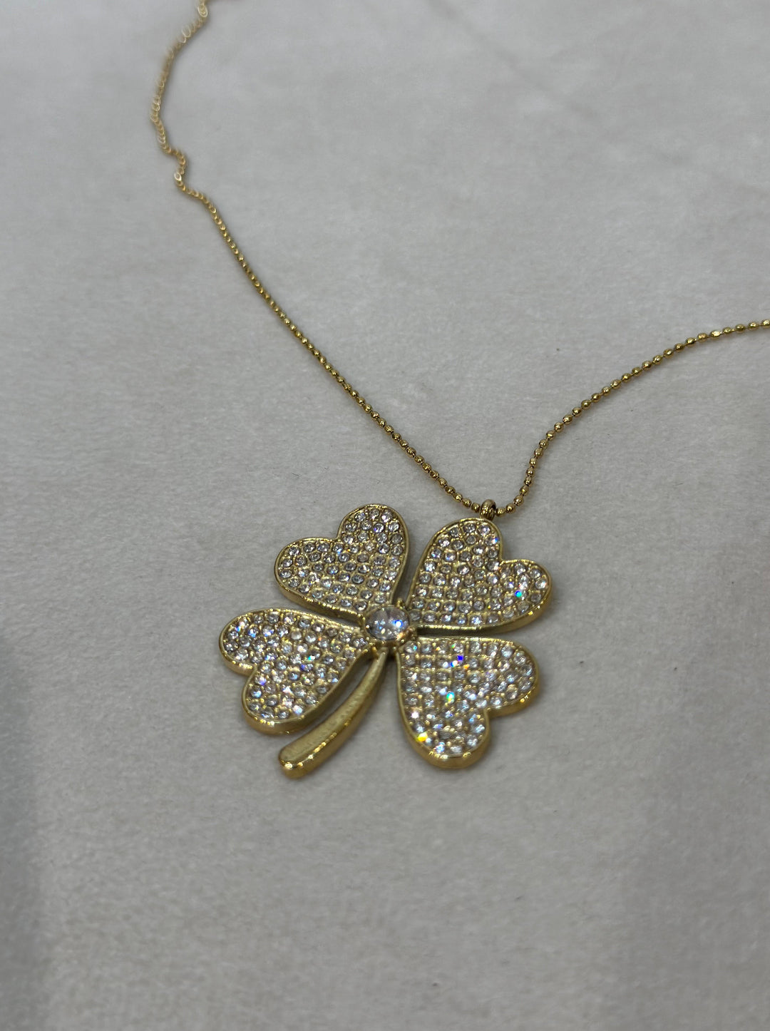 Pendentif trèfle strass