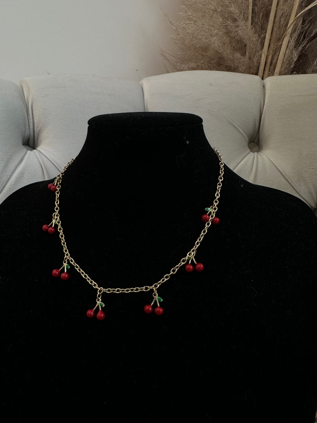 Collier doré cerises