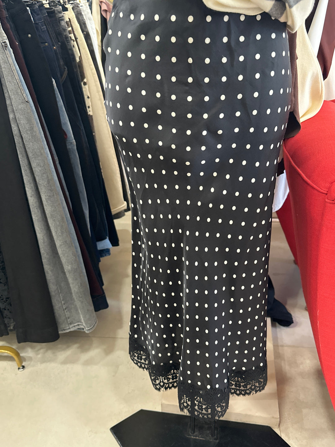 Jupe noir petits pois avec dentelle 2784