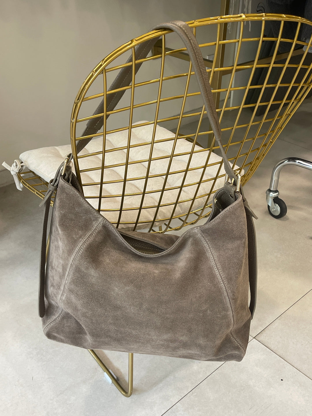 Sac moyen format daim taupe cuir