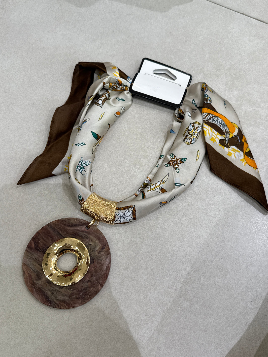 Collier foulard nacré rond