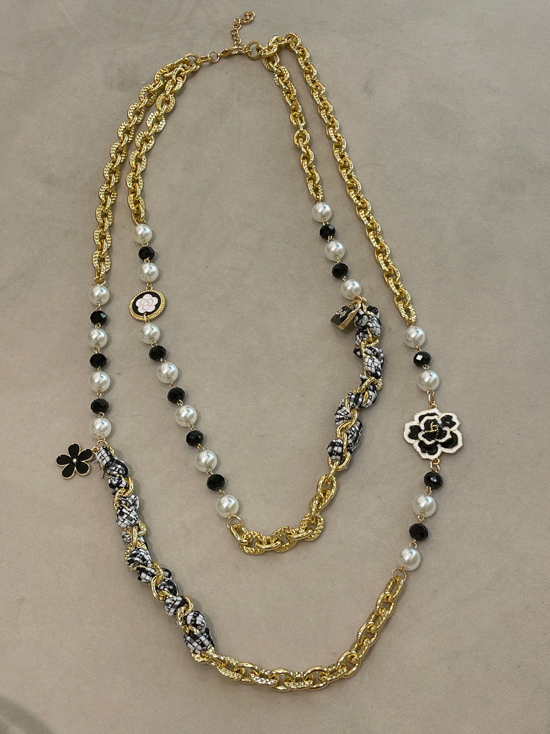Collier double rang perle noir et blanc