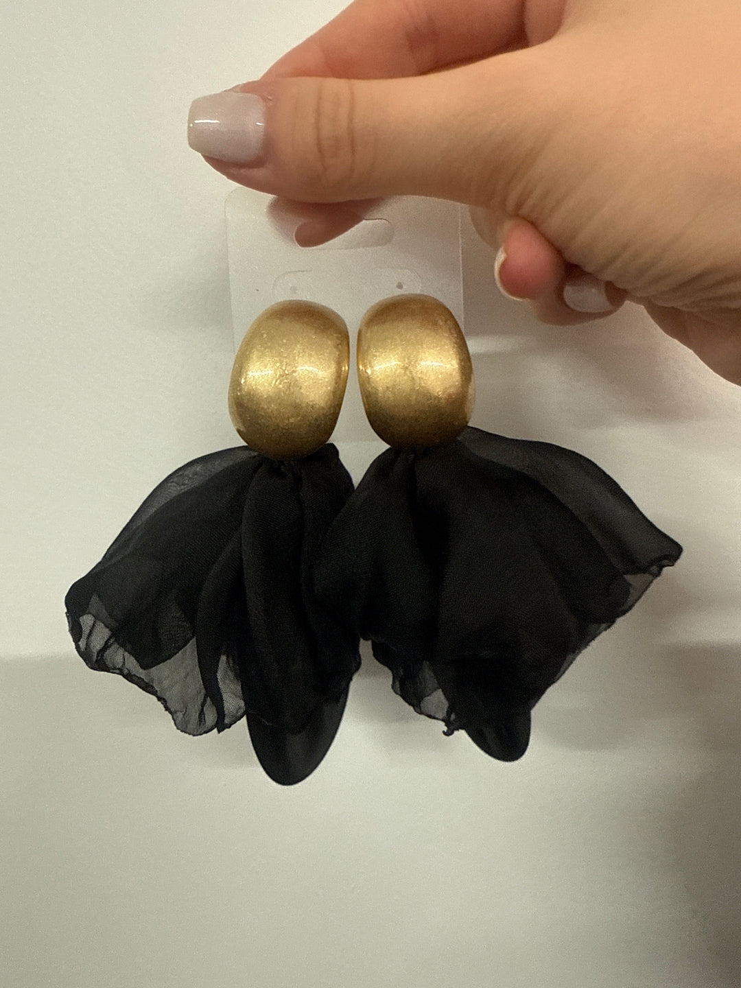 Boucles d’oreilles tissu noir et doré