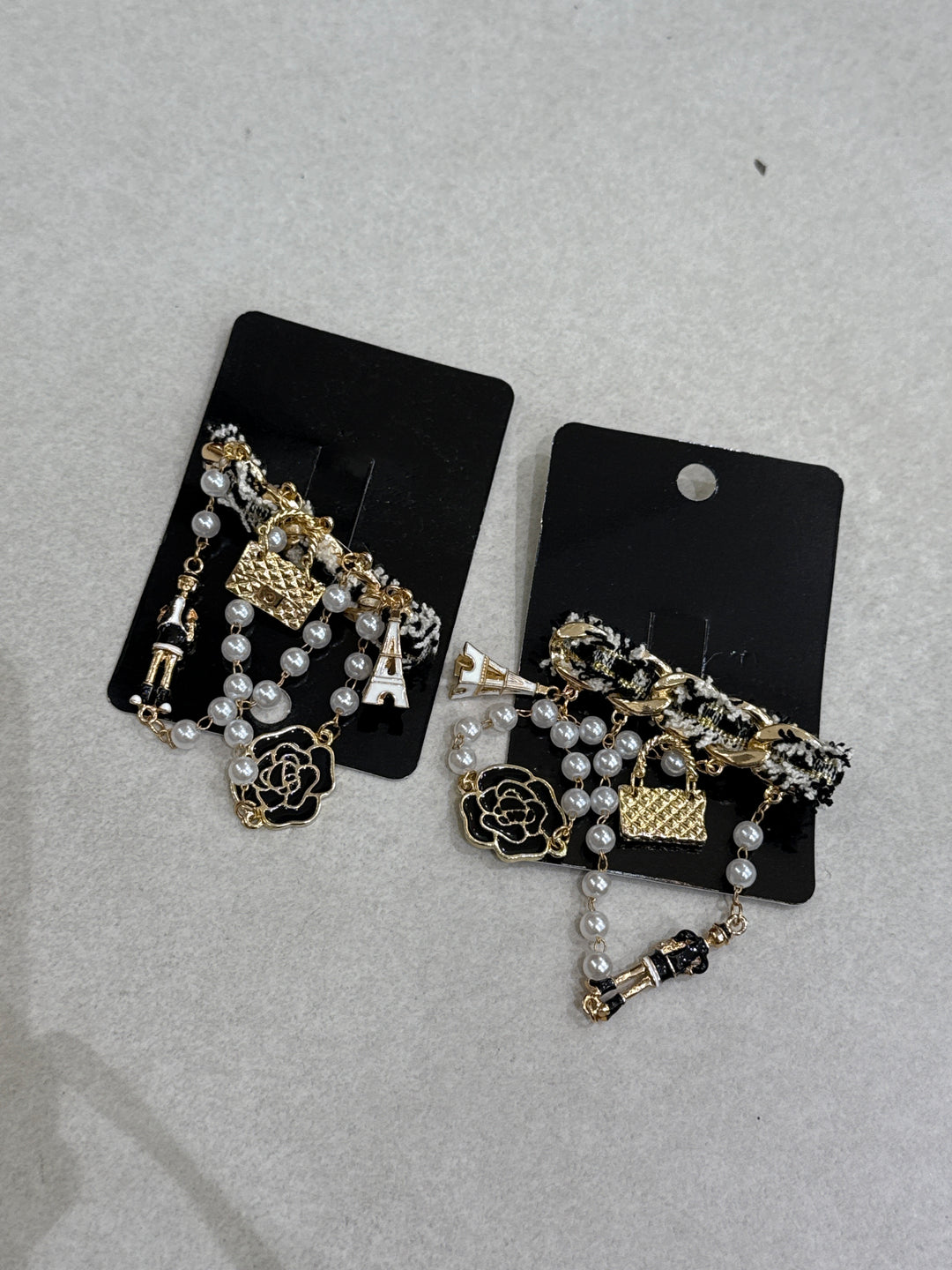 Broche pendentifs perles noir