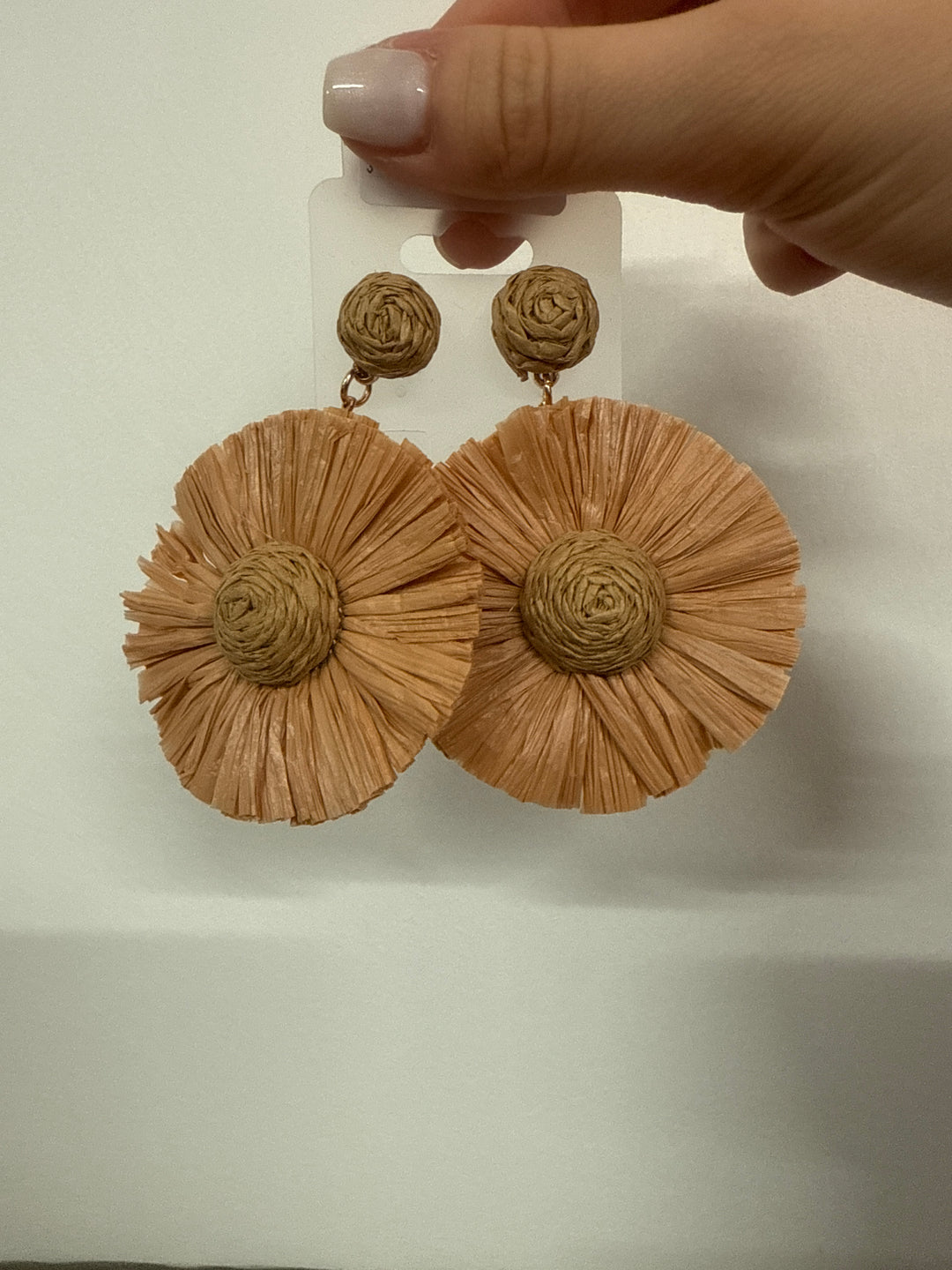 Boucles d’oreilles fleur paille camel
