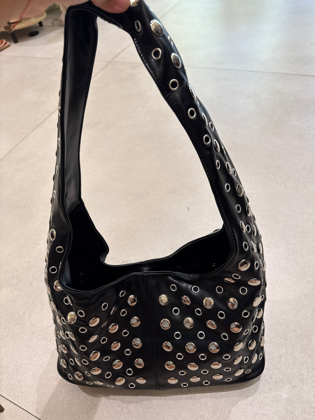 Sac similicuir cloutés épaules