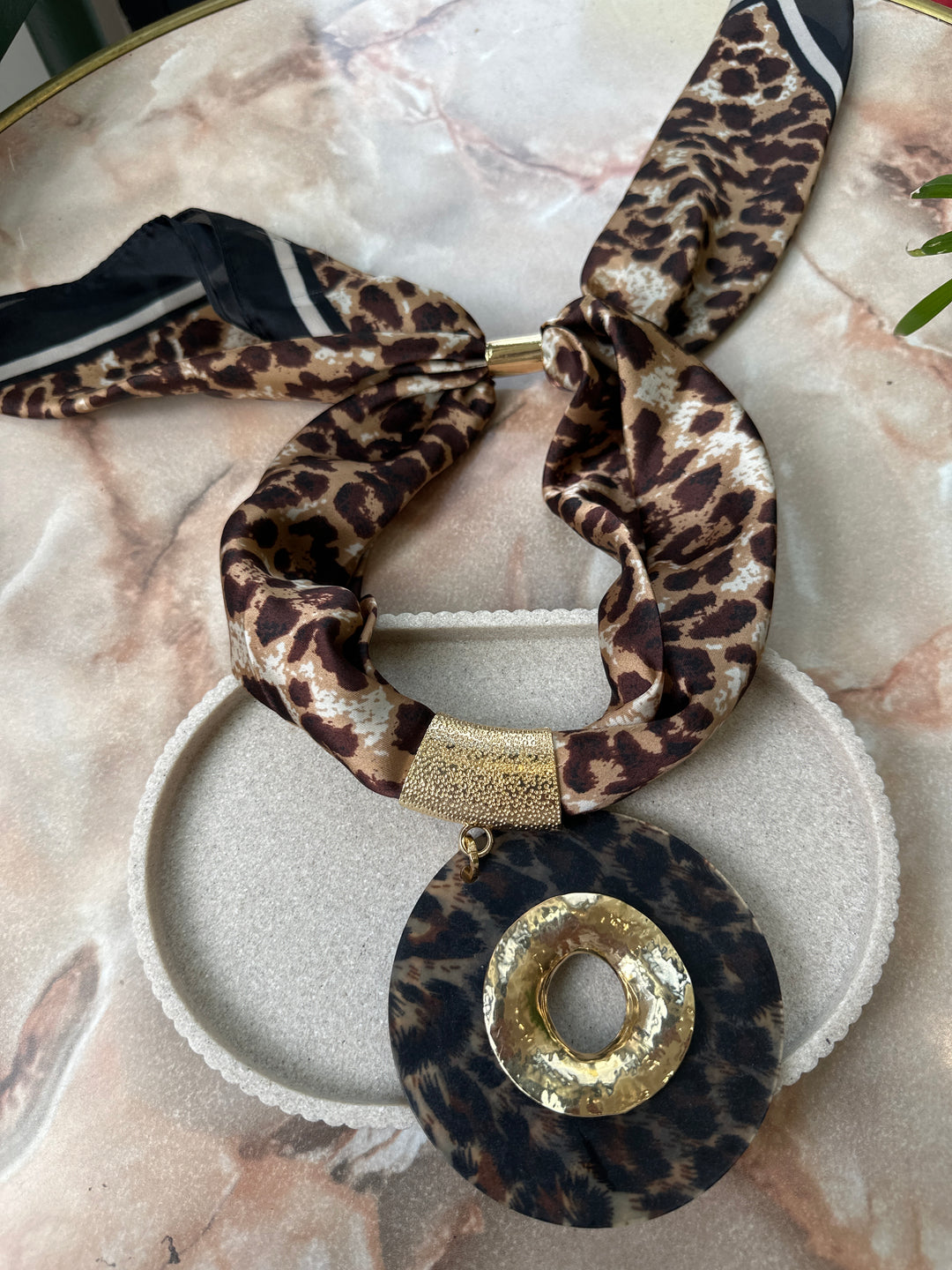 Collier foulard léopard