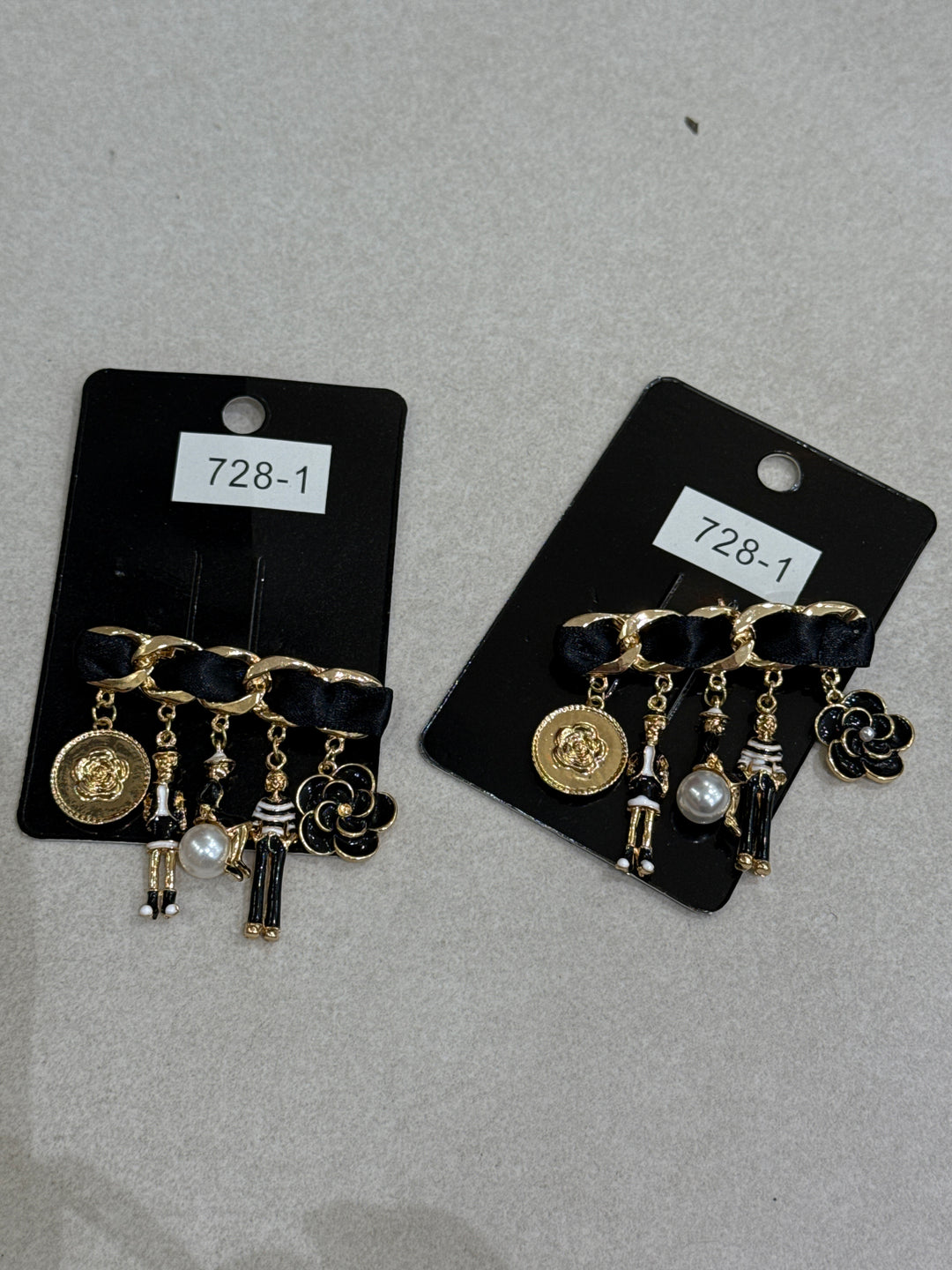 Broche pendentifs Noir