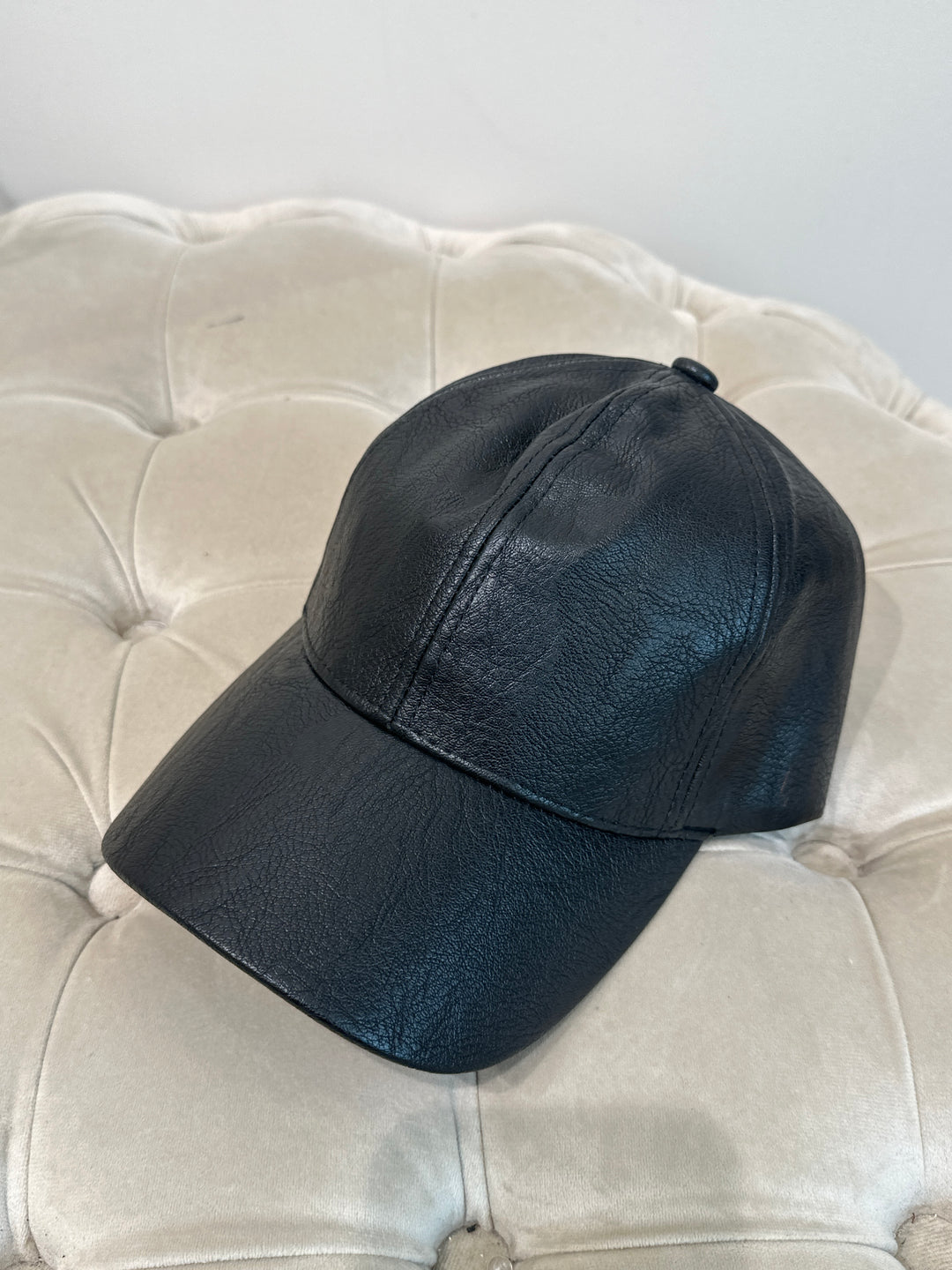 Casquette similicuir noir