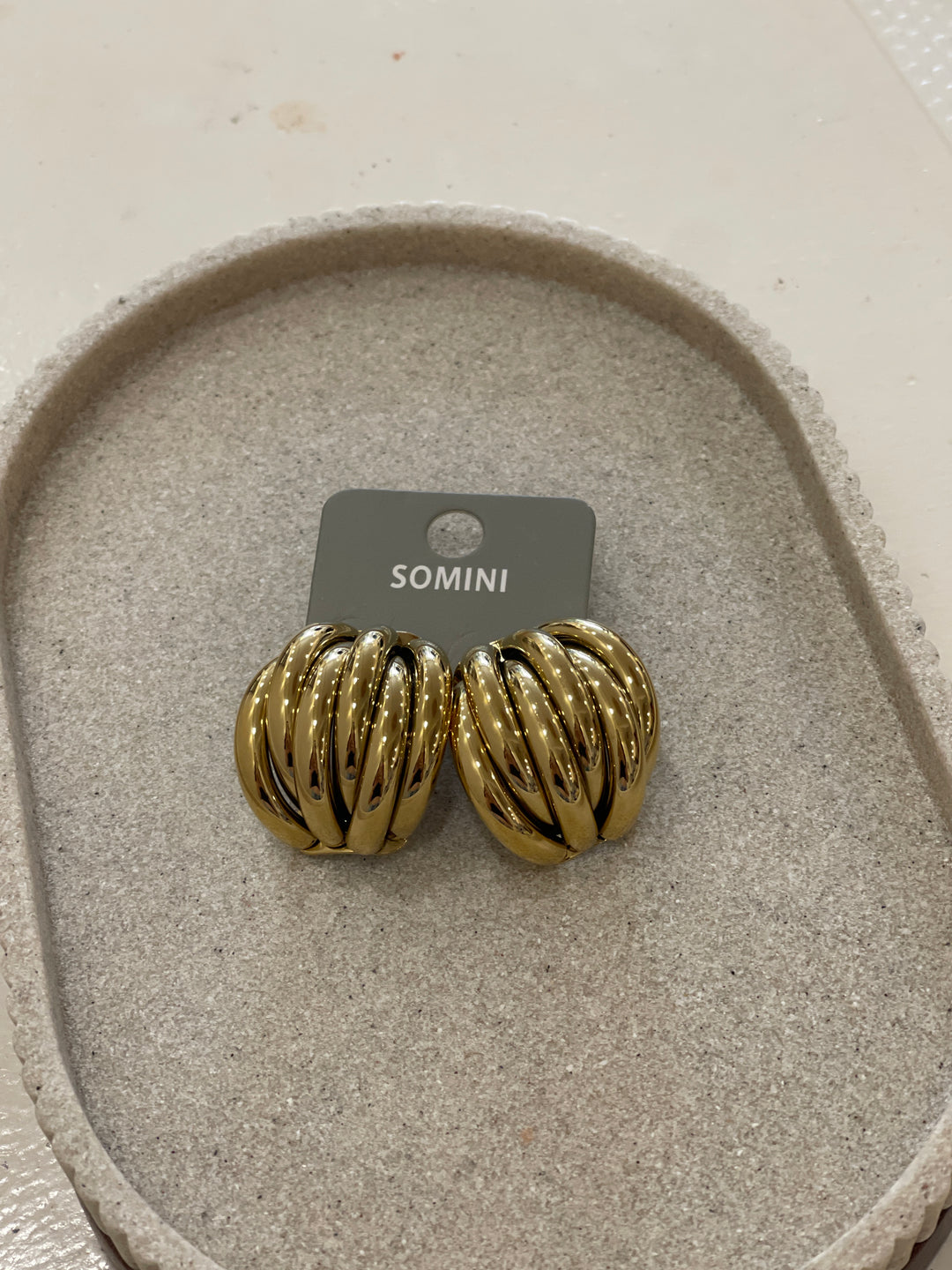 Boucles d’oreilles épaisses bombées