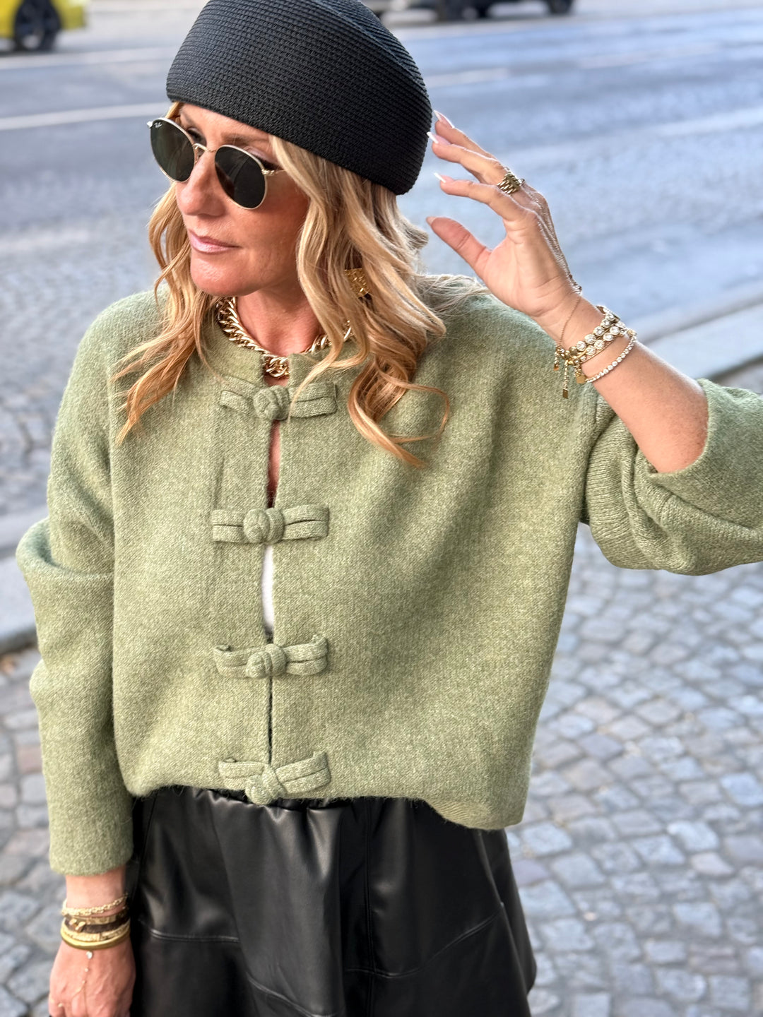Pull gilet boutons asiatique En Vert 91070