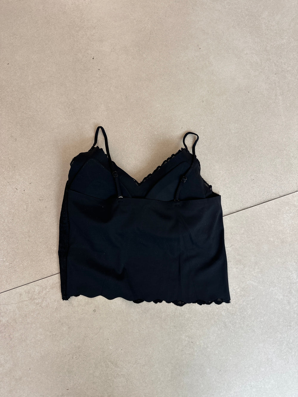 Brassière noire dentelle brodée coque 2422