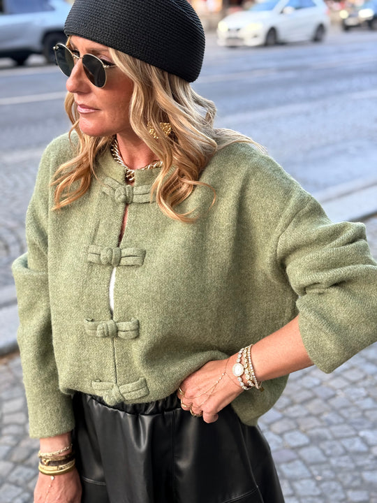 Pull gilet boutons asiatique En Vert 91070