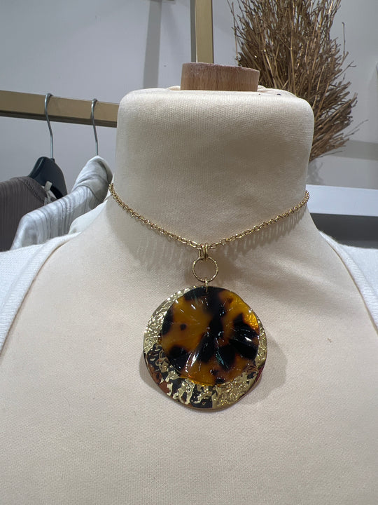 Collier rond martellé léopard