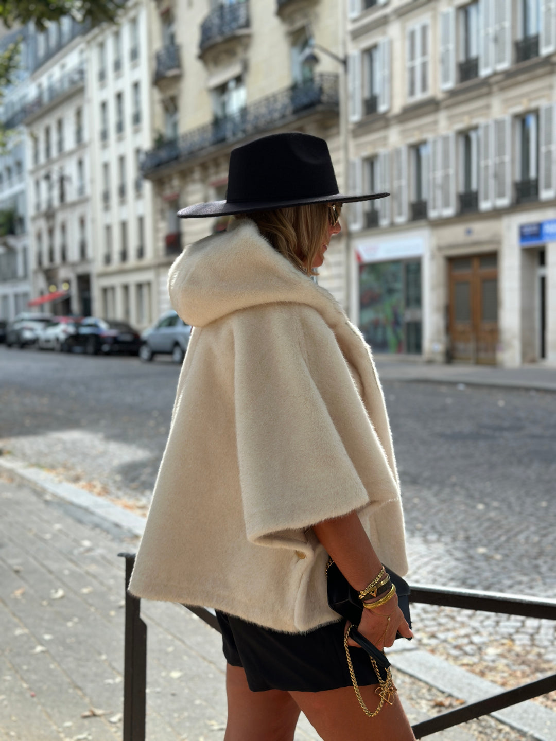 Cape fourrure Ecru F238550 ( Giovanni)