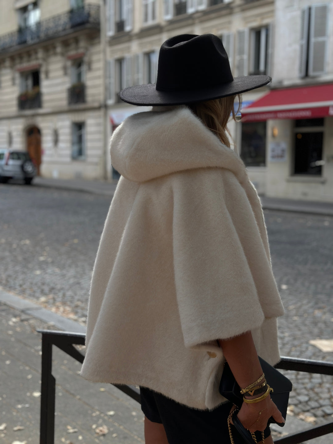 Cape fourrure Ecru F238550 ( Giovanni)