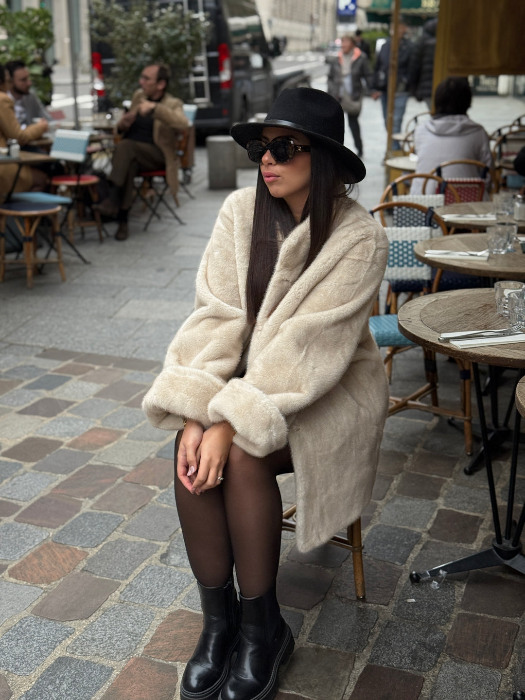 Manteau beige fourrure mi-long F087