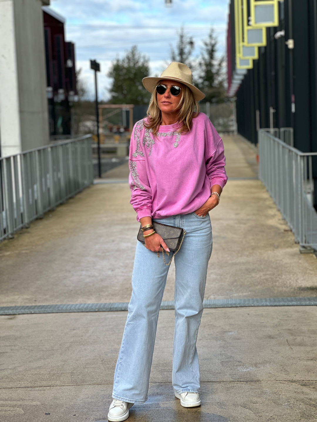 Sweat mauve bijoux