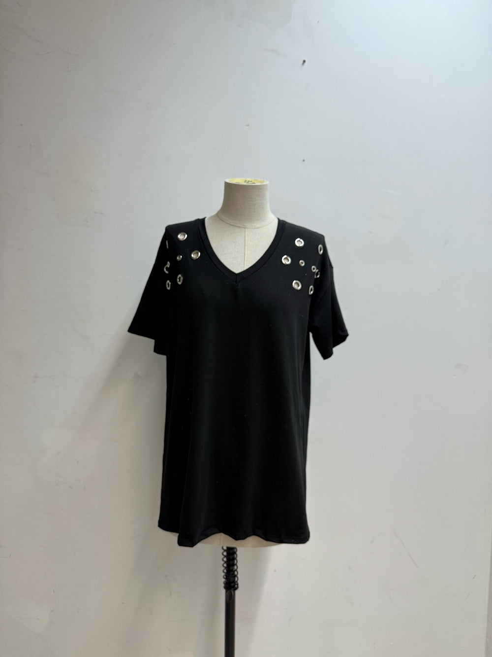 T-shirt trous col V