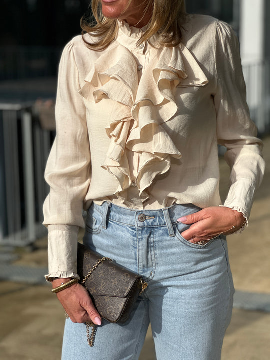 Chemise col volant bouton bijou beige