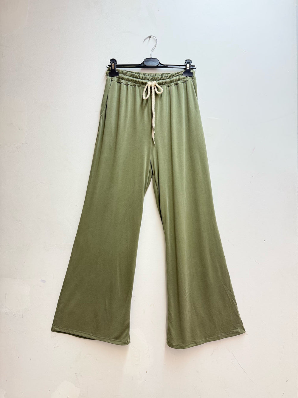 Ensemble t-shirt pantalon kaki
