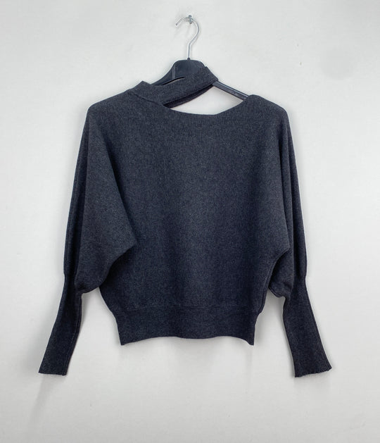 Pull col ouvert d’un côté 46284