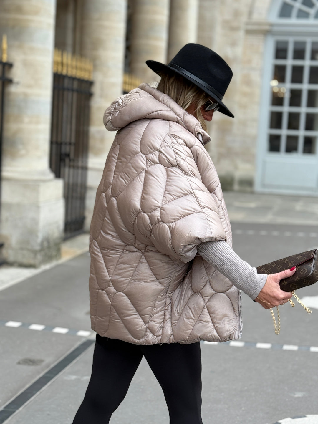 Doudoune cape manchette Taupe