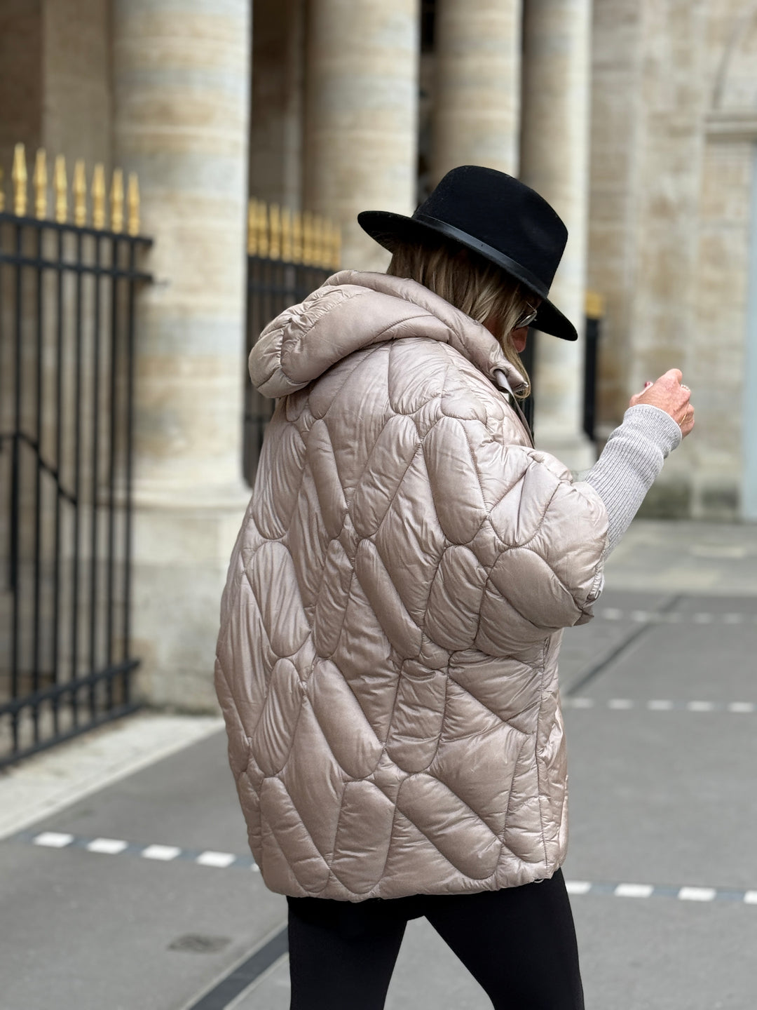 Doudoune cape manchette Taupe
