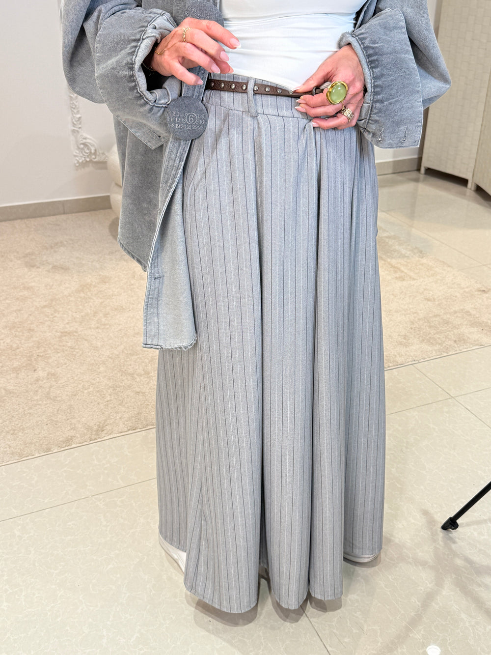 Pantalon palazzo rayé gris