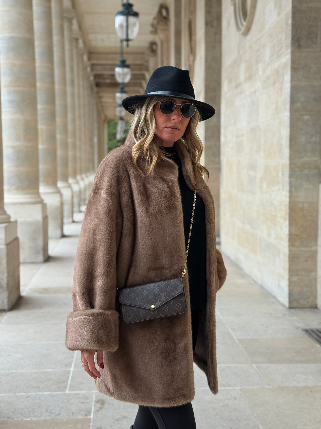 Manteau camel fourrure mi-long F087