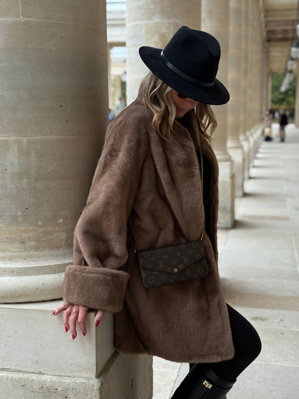Manteau camel fourrure mi-long F087