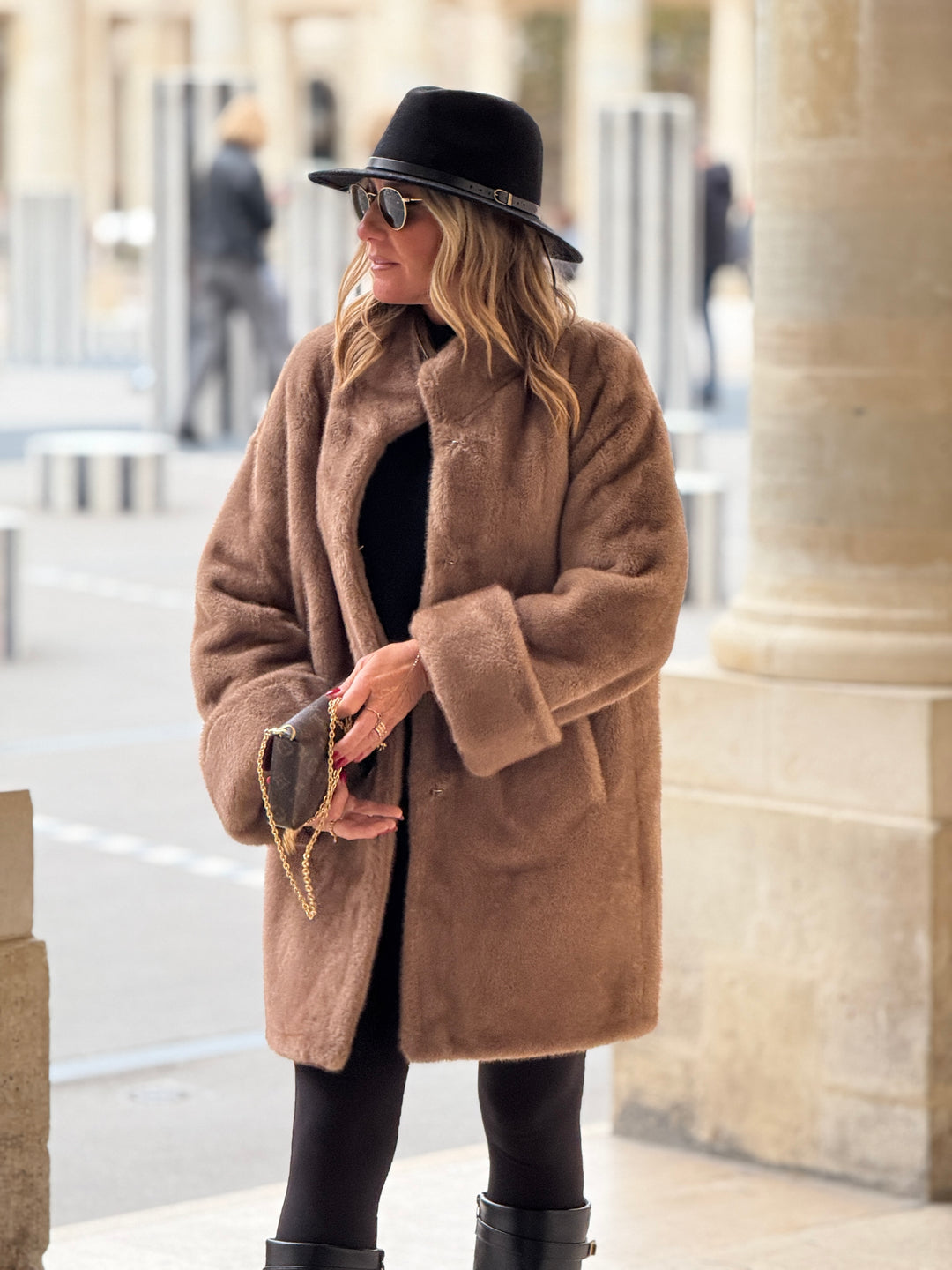 Manteau camel fourrure mi-long F087