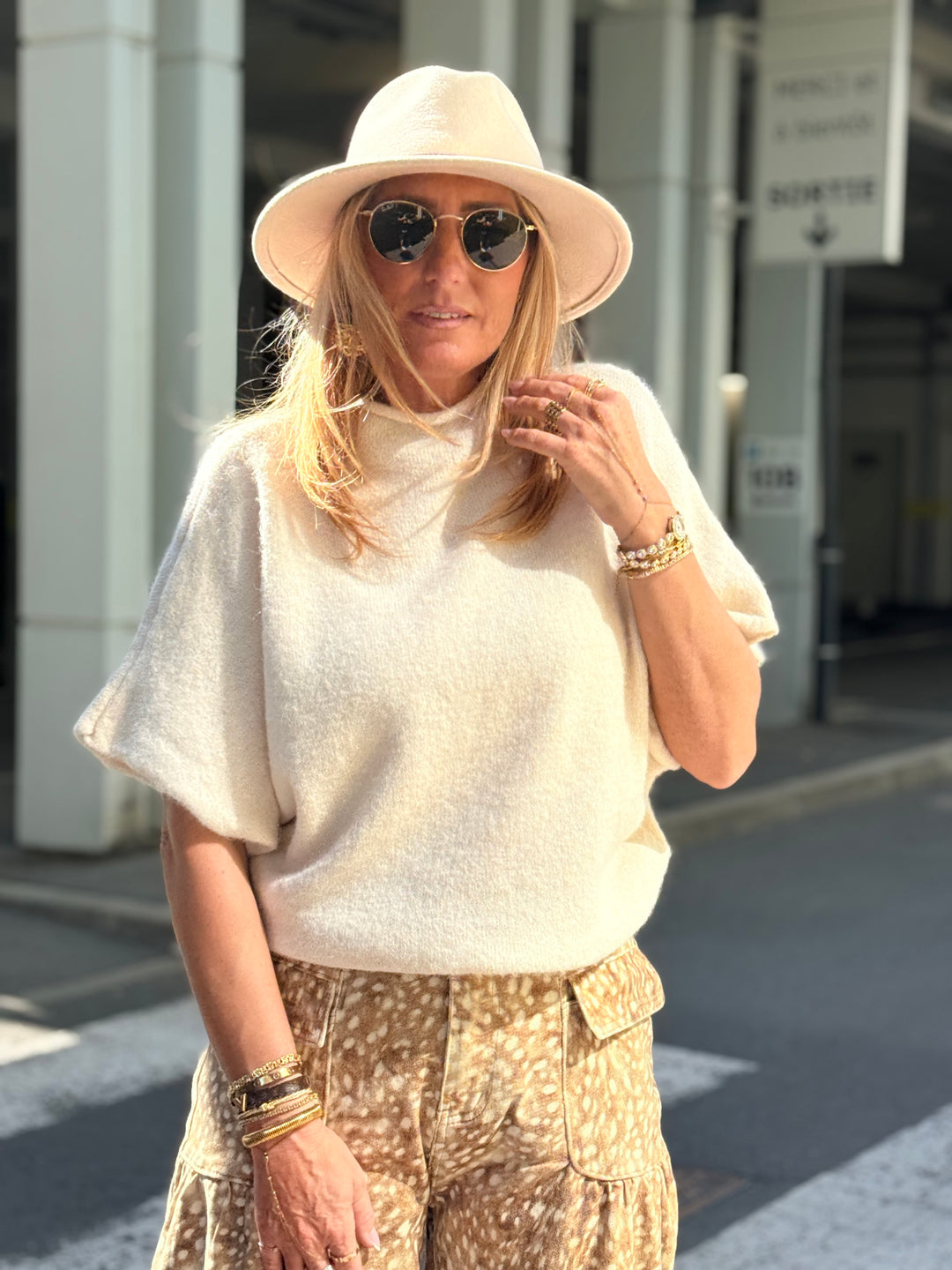 Pull beige simple