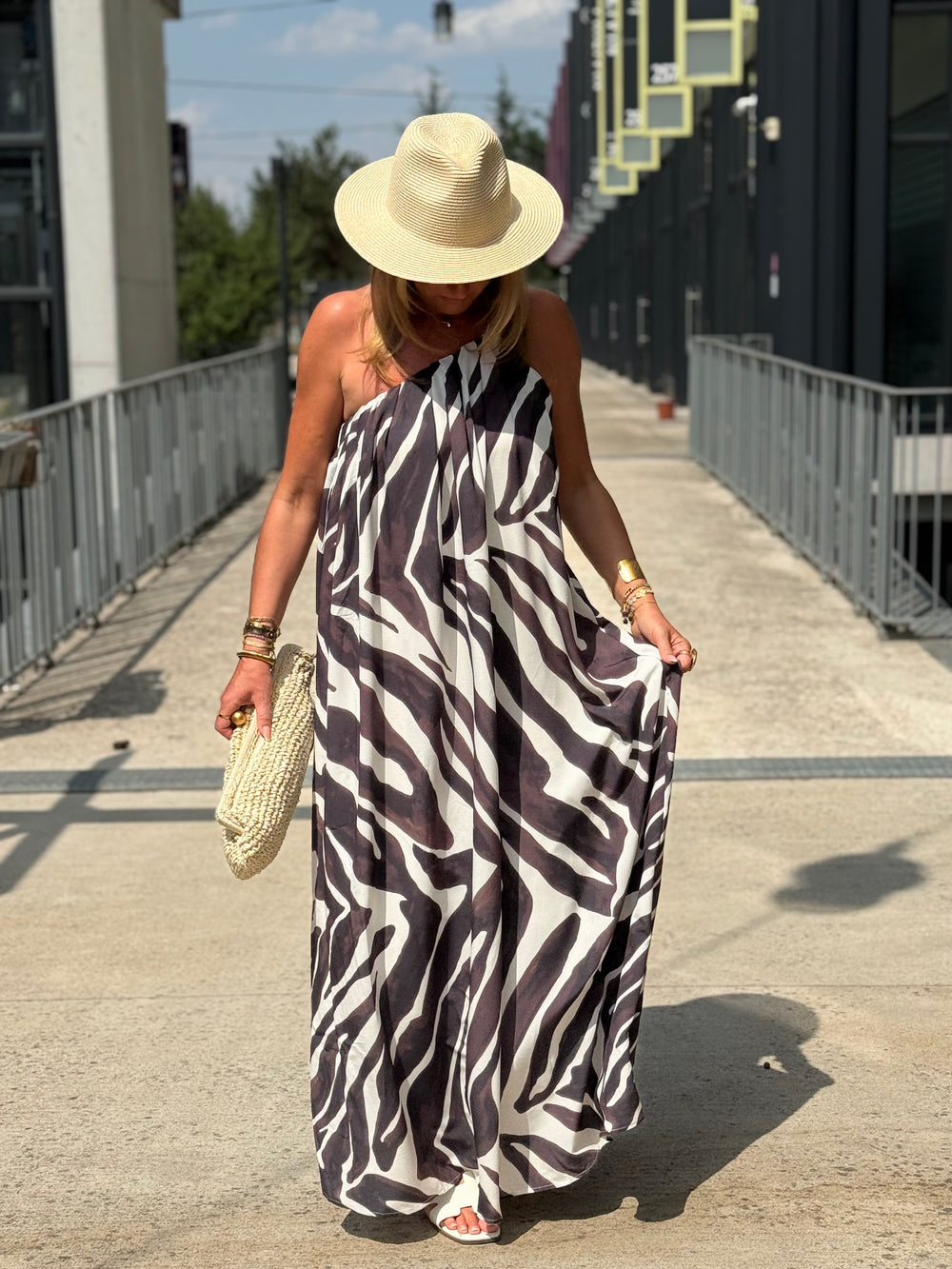 Robe zèbre manche d’un côté 9687