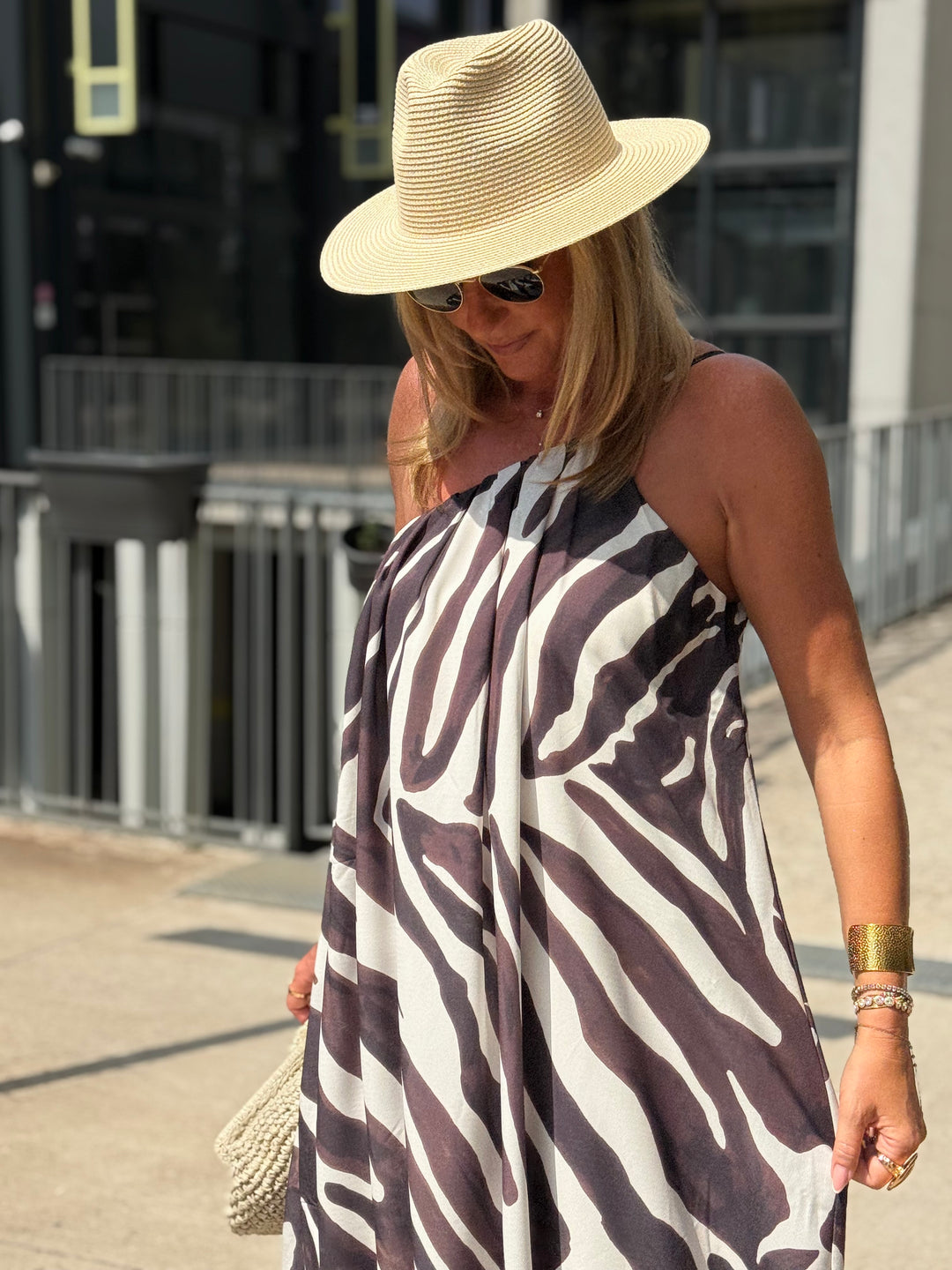 Robe zèbre manche d’un côté 9687