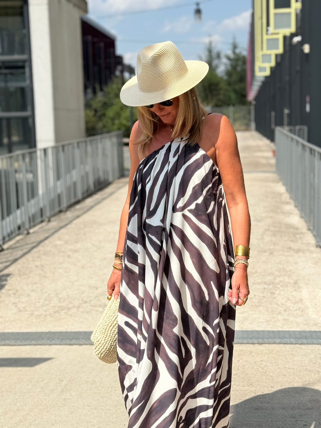 Robe zèbre manche d’un côté 9687