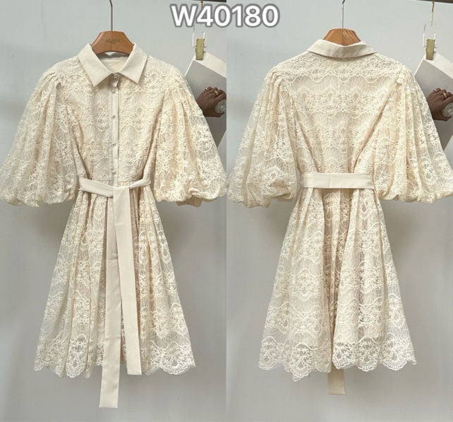 Robe manches bouffantes dentelle