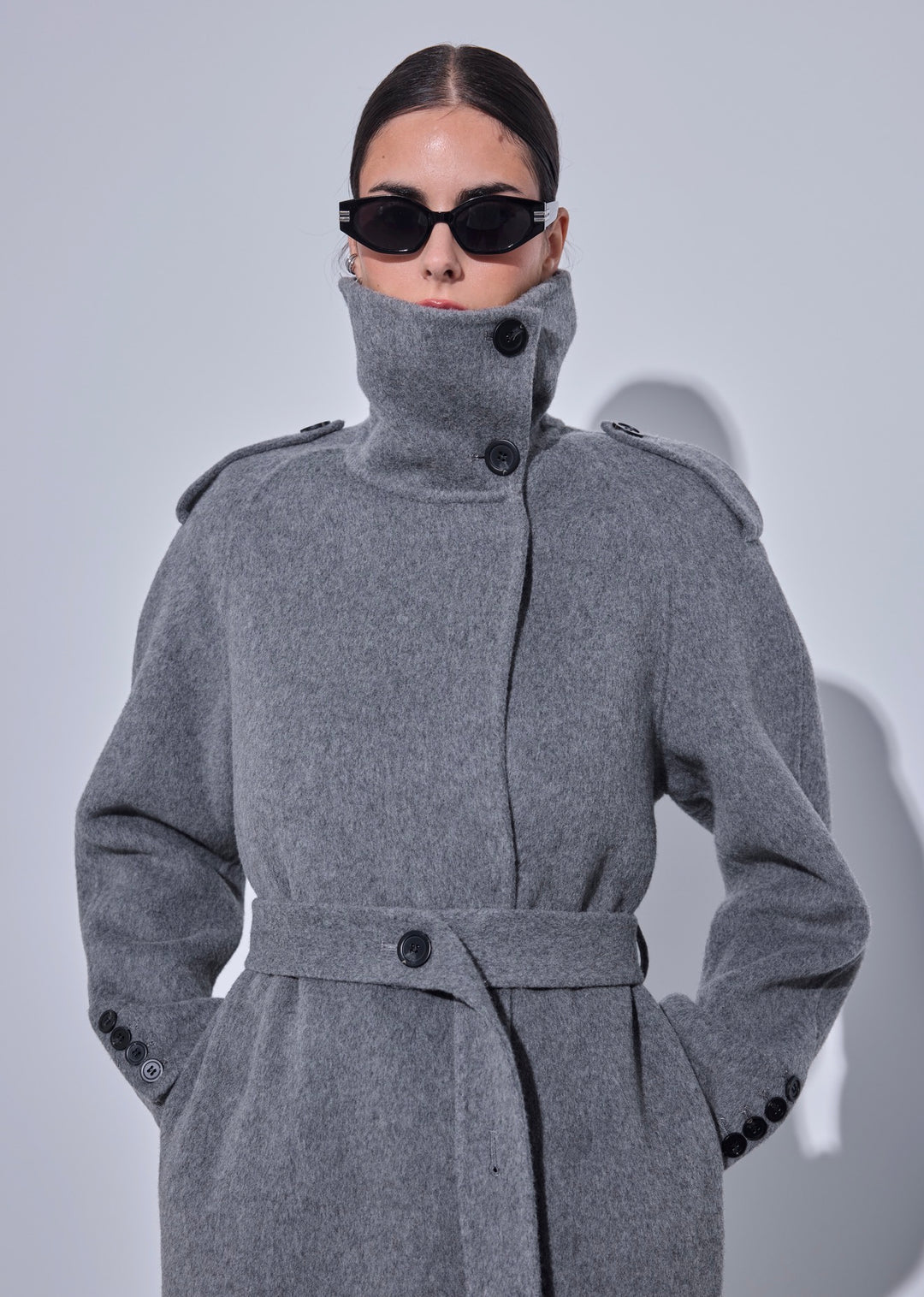 MANTEAU LONG COUSU MAIN gris 2002