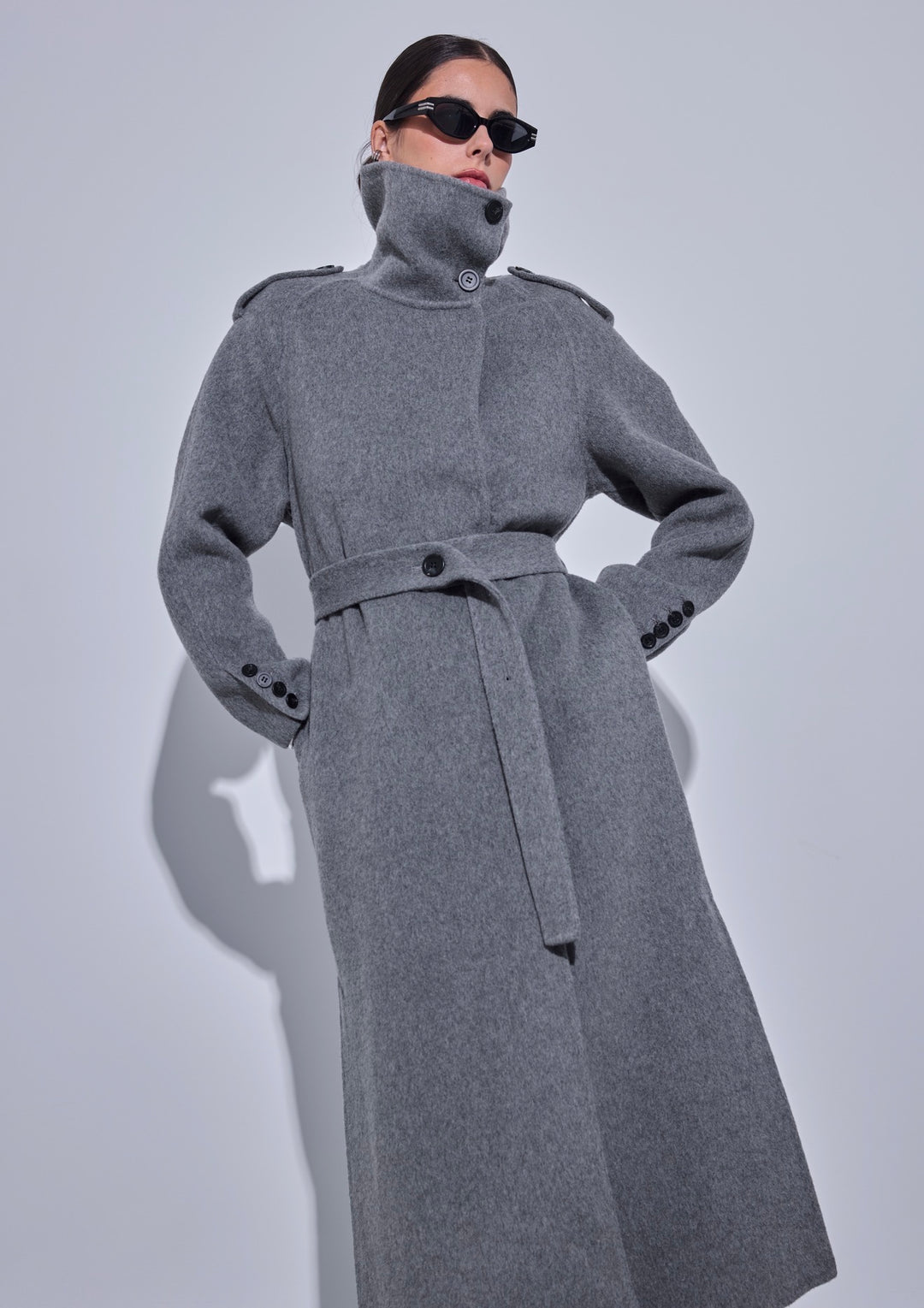 MANTEAU LONG COUSU MAIN gris 2002